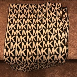 MK logo scarf